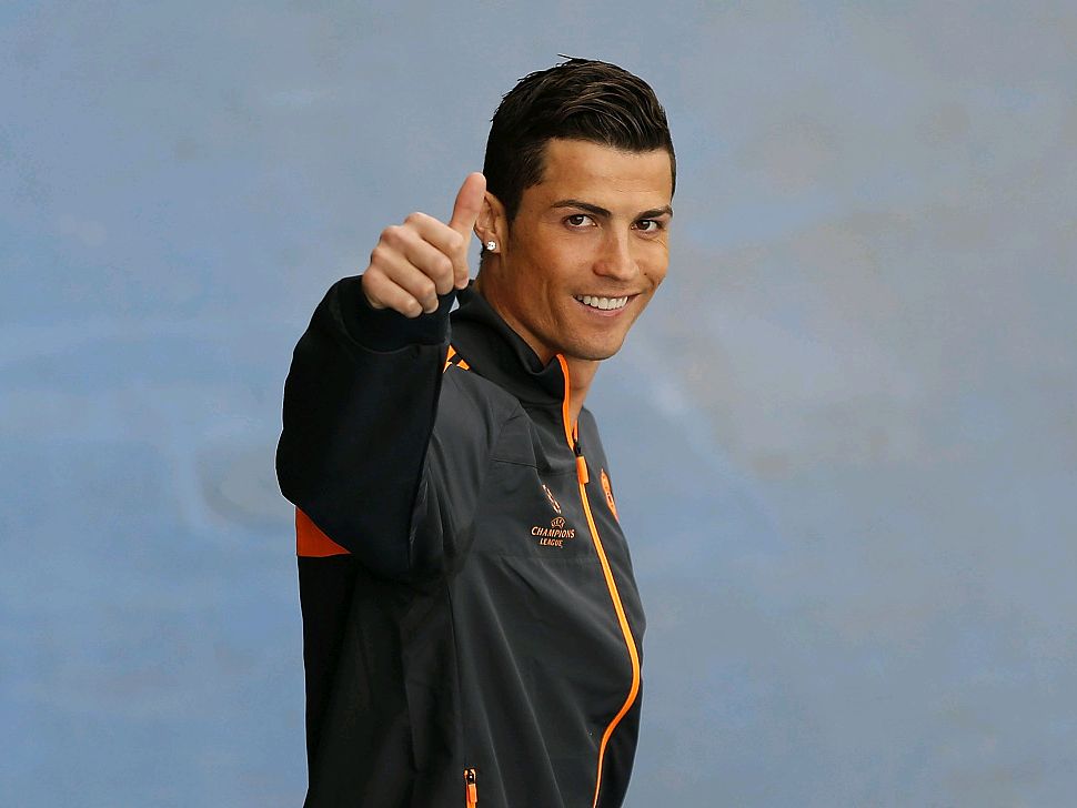 战术大师阿隆索巧解贝林厄姆定位难题，皇马中场重焕新生（阿隆索以战术妙招化解贝林厄姆位置困扰，皇马中场焕发新活力）