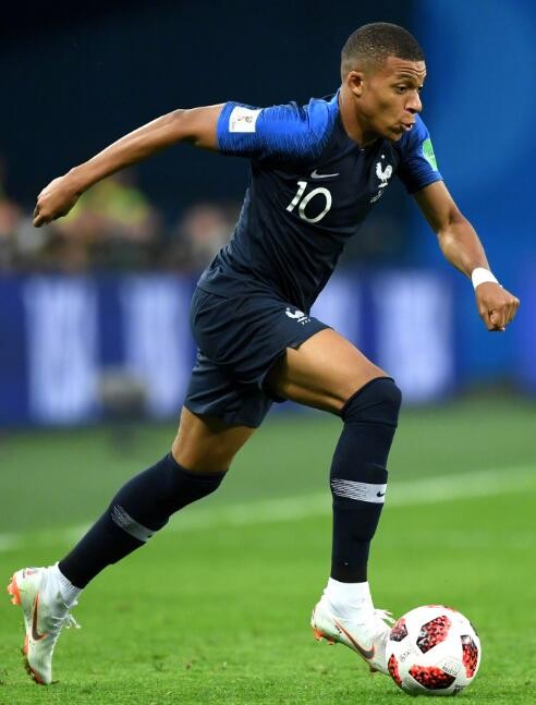 哀悼，前德国U19队球员赫特内尔乘坐缆车意外坠落离世（沉痛悼念：前德国U19球员赫特内尔因缆车事故不幸离世）