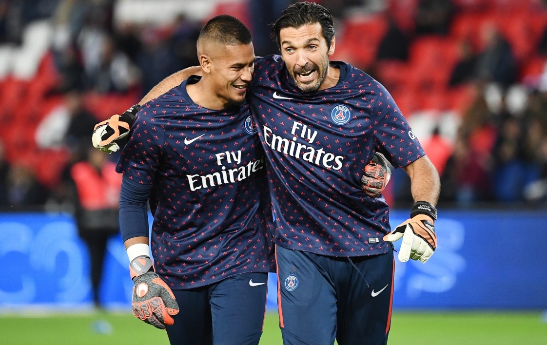 吉文：凯莱赫是欧洲三位最佳门将之一，他始终保持冷静的头脑（吉文称凯莱赫跻身欧洲门将前三，始终头脑冷静）