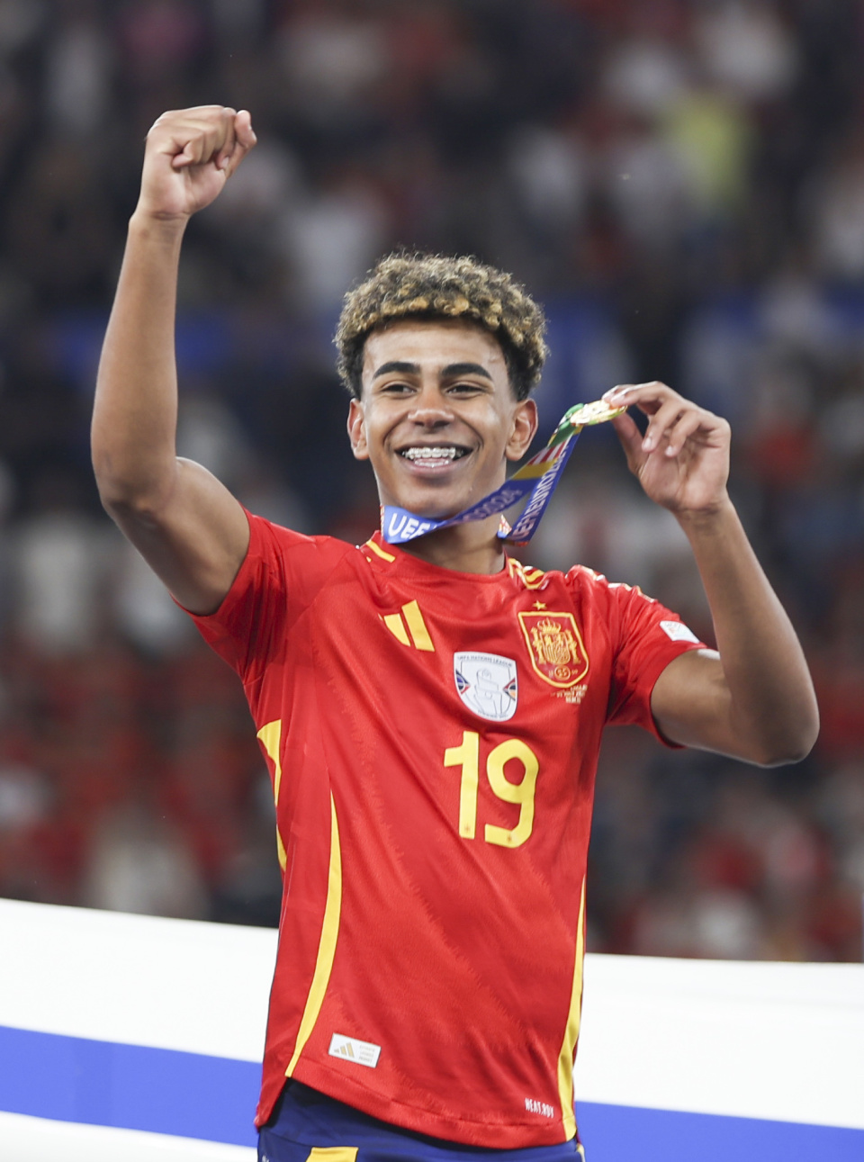 普利希奇流感中逆天改命，带领AC米兰重返意甲榜首（普利希奇带病出战发威，助AC米兰重登意甲榜首）