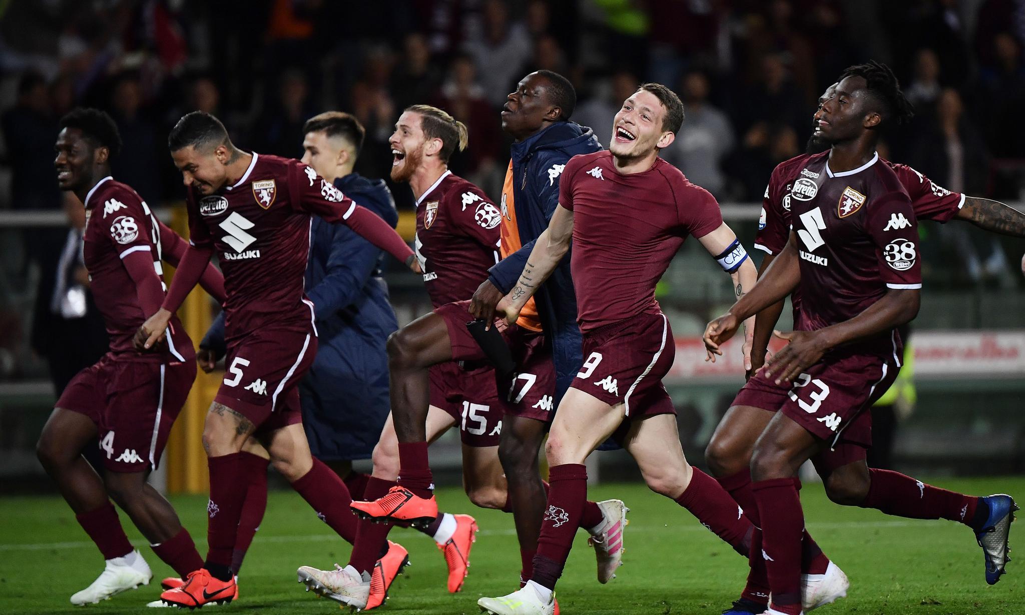 名记：快船将与雷杰·丹尼斯签下双向合同，填补保罗空缺（名记：快船将以双向合同签下雷杰-丹尼斯，弥补保罗位置空缺）