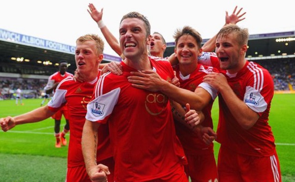 防守能力惊艳！火箭侧翼新援虽无三分命中依然稳健贡献（防守端亮眼！火箭侧翼新援三分失准仍稳健发挥）