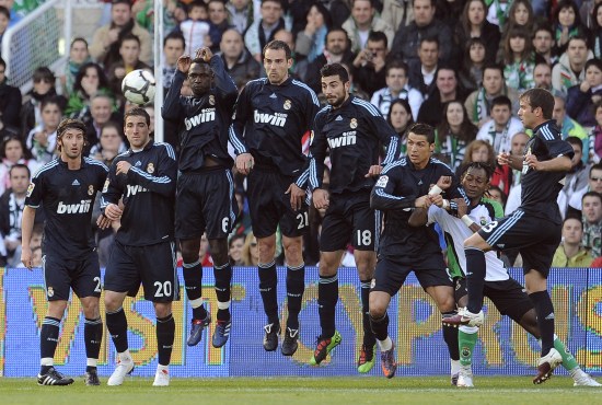 表现出色！贝恩&萨格斯皆砍下20+得分助队3连胜（贝恩、萨格斯双双20+，助球队豪取三连胜）