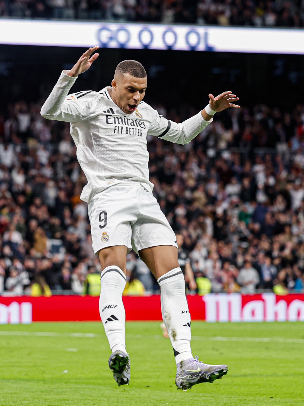 欧冠积分榜形势：拜仁阿森纳全胜，巴黎皇马遭首败，意甲陷危机（欧冠积分风云：拜仁阿森纳全胜领跑，巴黎皇马遭首败，意甲告急）