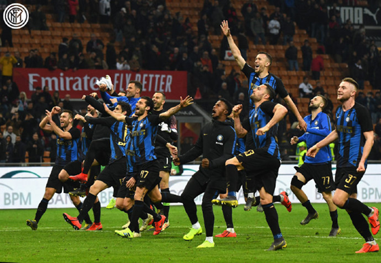 泰山93届5将指望不上了，张弛+郑铮参加教练培训班 无缘国字号后卫（泰山93梯队五将难再倚重，张弛、郑铮转入教练培训，无缘国字号后防）